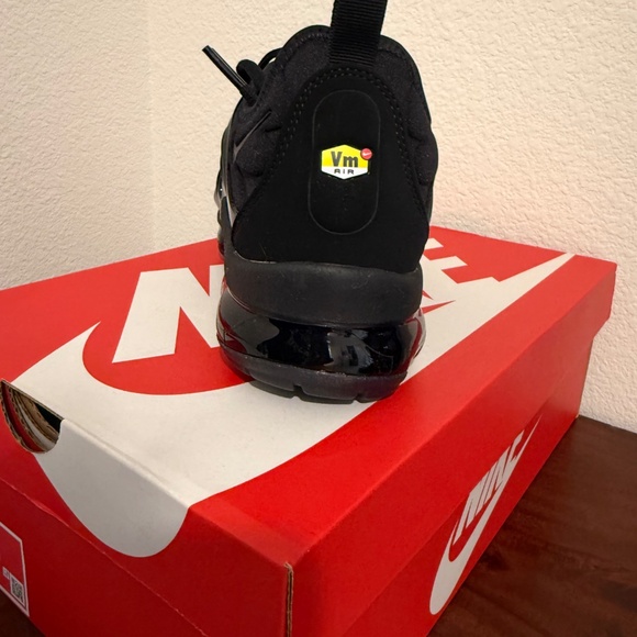 Athletic_Shoes